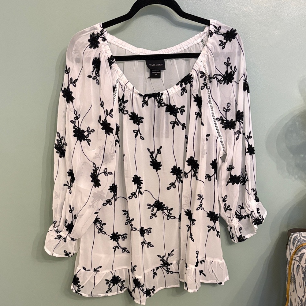 Chic White and Black Floral Blouse